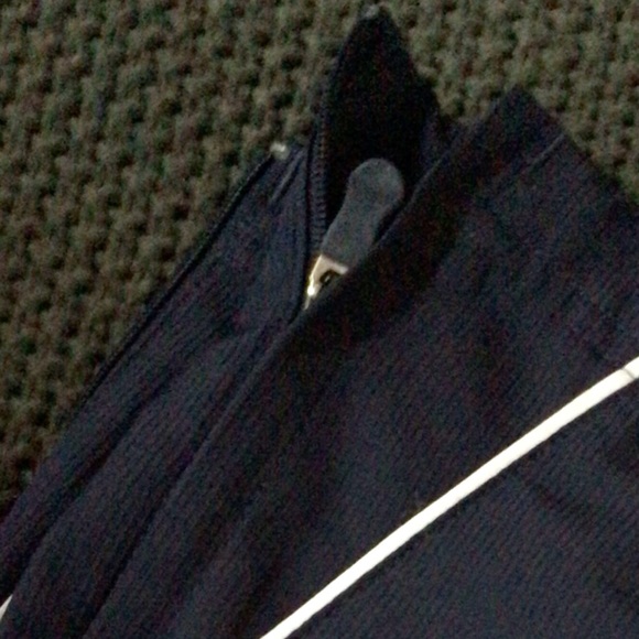 Under Armours track Pants, Medium, Navy - Picture 6 of 8